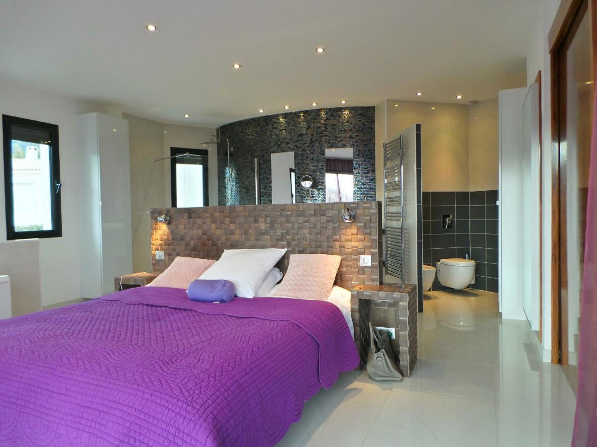 Villa Grande 350 M2, Piscine Chauffee Vue Et Collines, Sur Mer, 10 Personnes