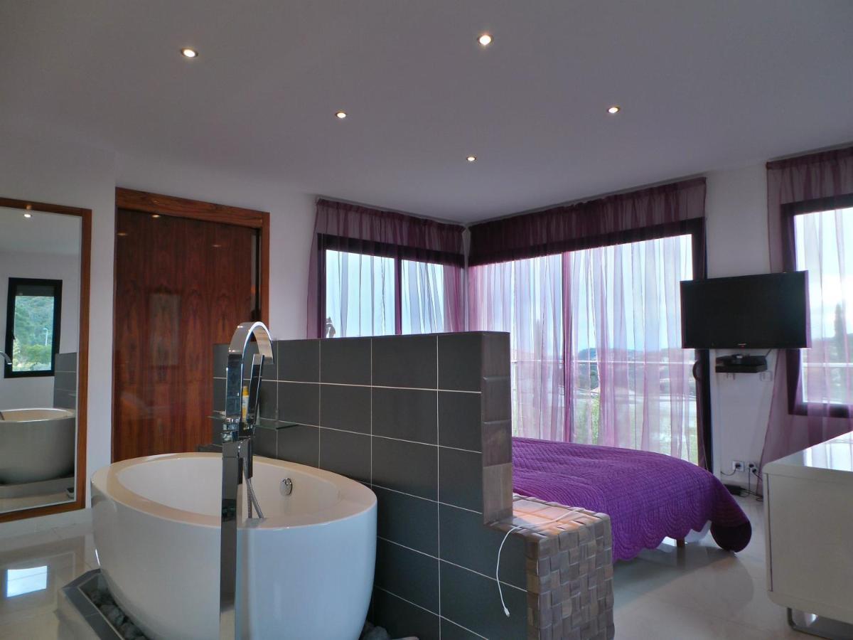 Grande 350 M2, Piscine Chauffee Vue Et Collines, Sur Mer, 10 Personnes