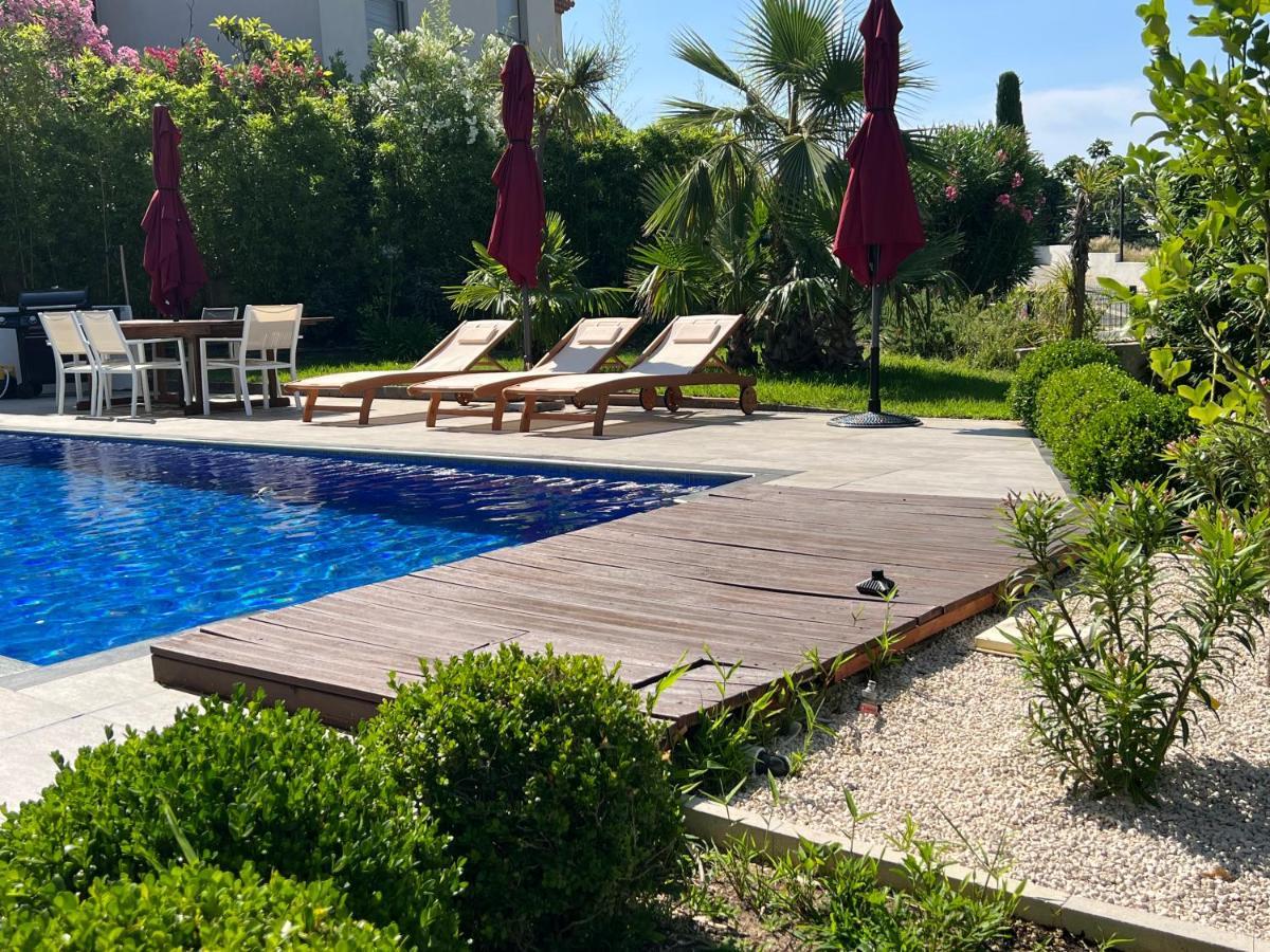 Grande 350 M2, Piscine Chauffee Vue Et Collines, Sur Mer, 10 Personnes Villa *