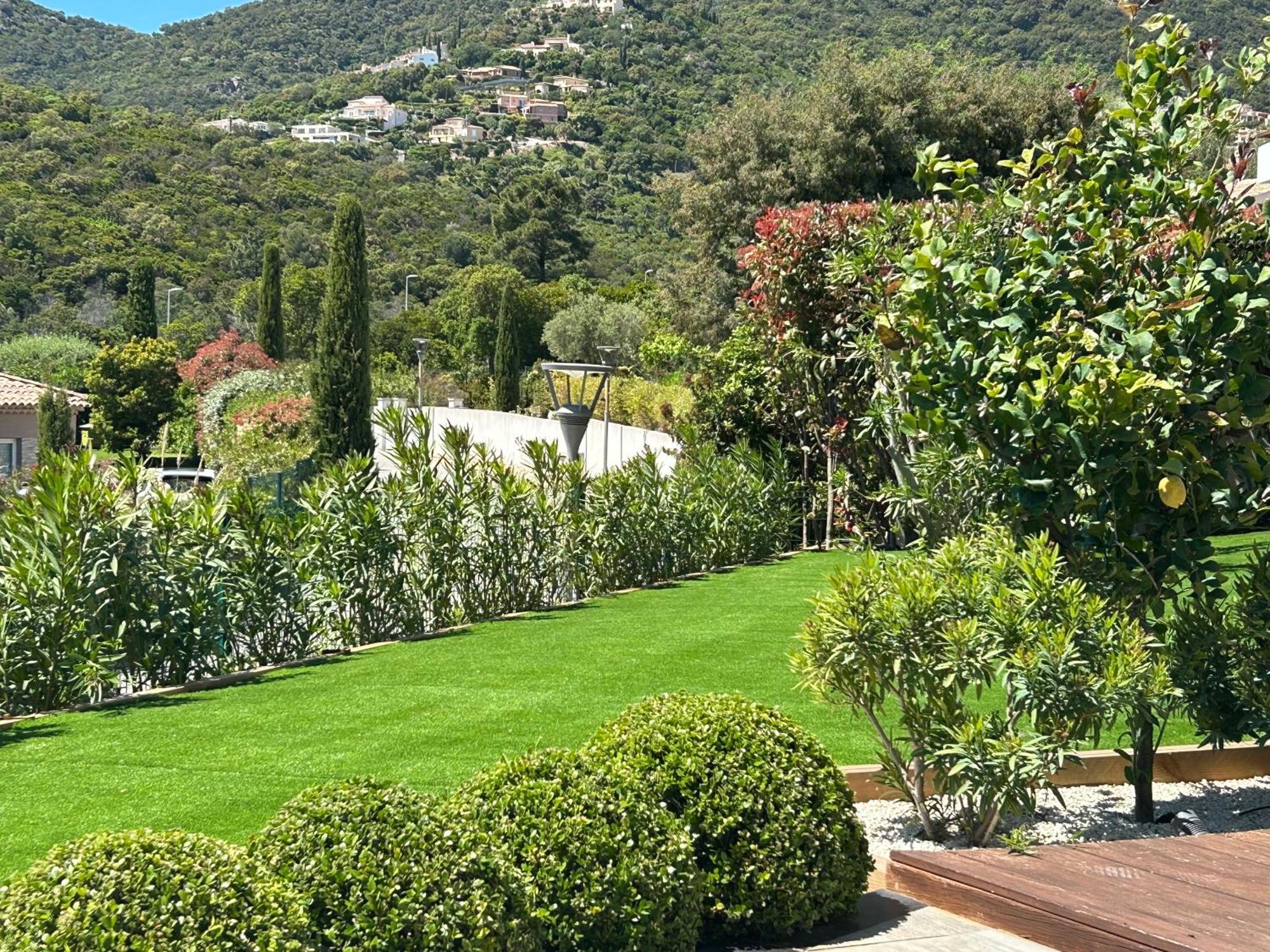 Villa Grande 350 M2, Piscine Chauffee Vue Et Collines, Sur Mer, 10 Personnes