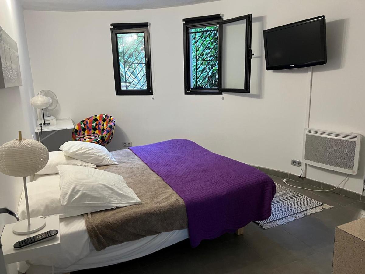 Grande 350 M2, Piscine Chauffee Vue Et Collines, Sur Mer, 10 Personnes *