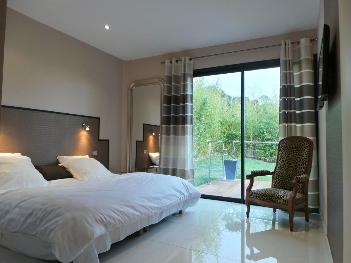 Grande 350 M2, Piscine Chauffee Vue Et Collines, Sur Mer, 10 Personnes Villa
