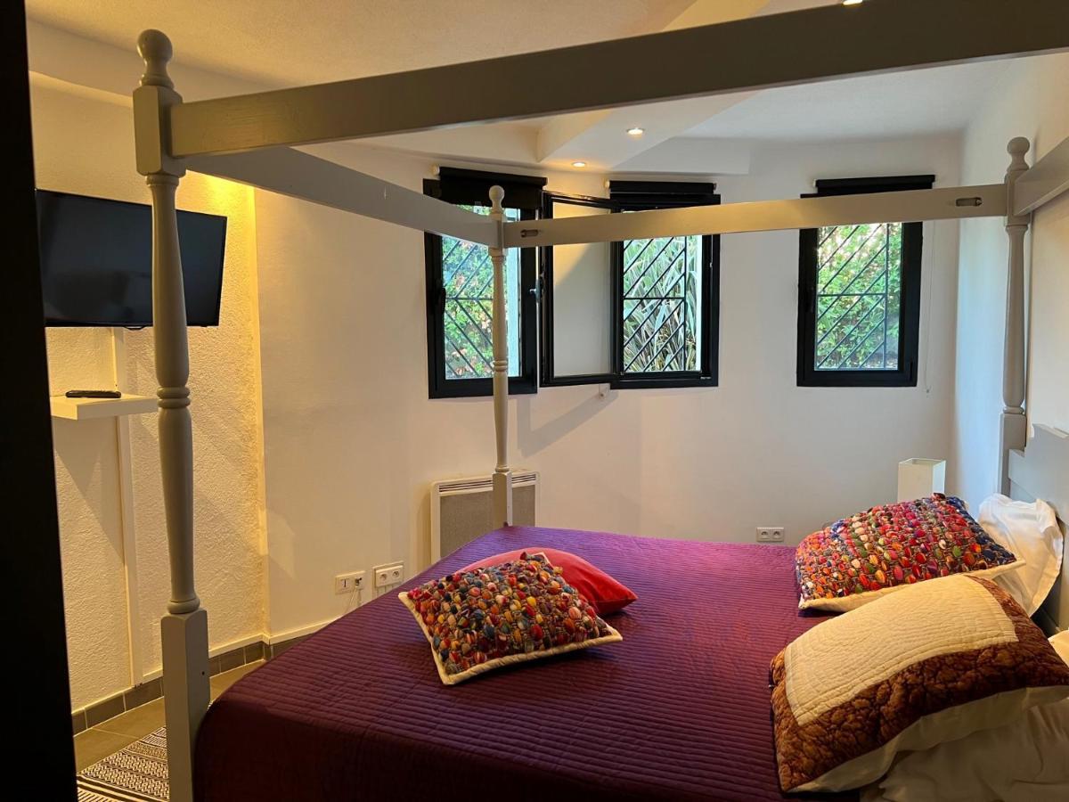 Villa Grande 350 M2, Piscine Chauffee Vue Et Collines, Sur Mer, 10 Personnes