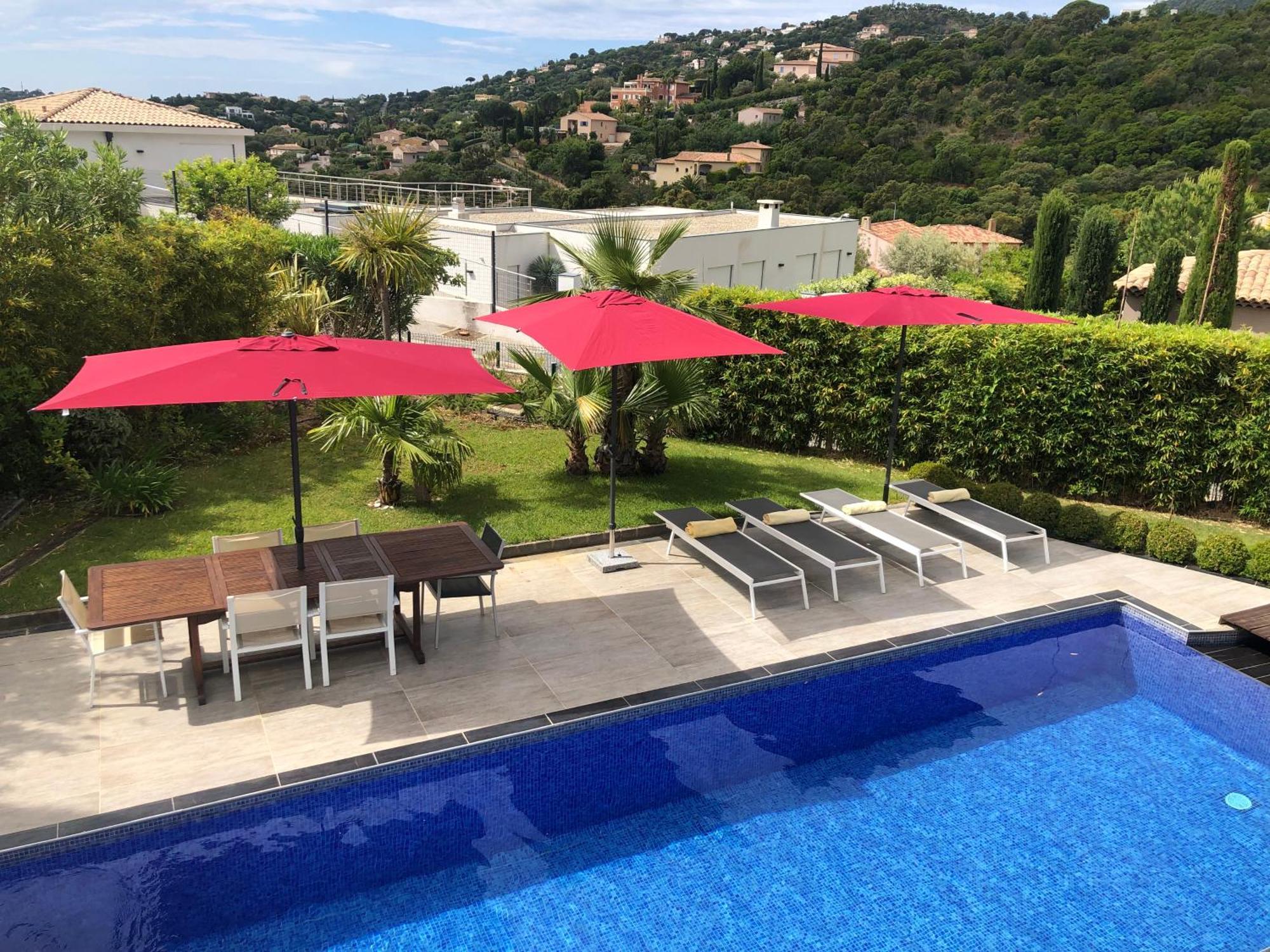 Villa Grande 350 M2, Piscine Chauffee Vue Et Collines, Sur Mer, 10 Personnes *