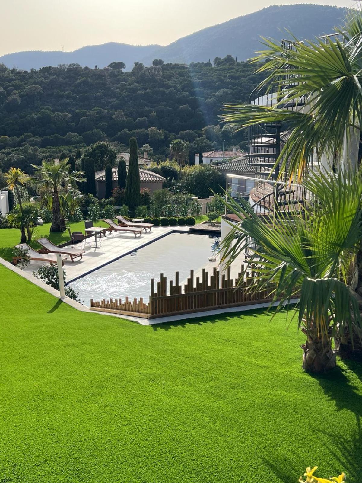 Grande 350 M2, Piscine Chauffee Vue Et Collines, Sur Mer, 10 Personnes Villa *