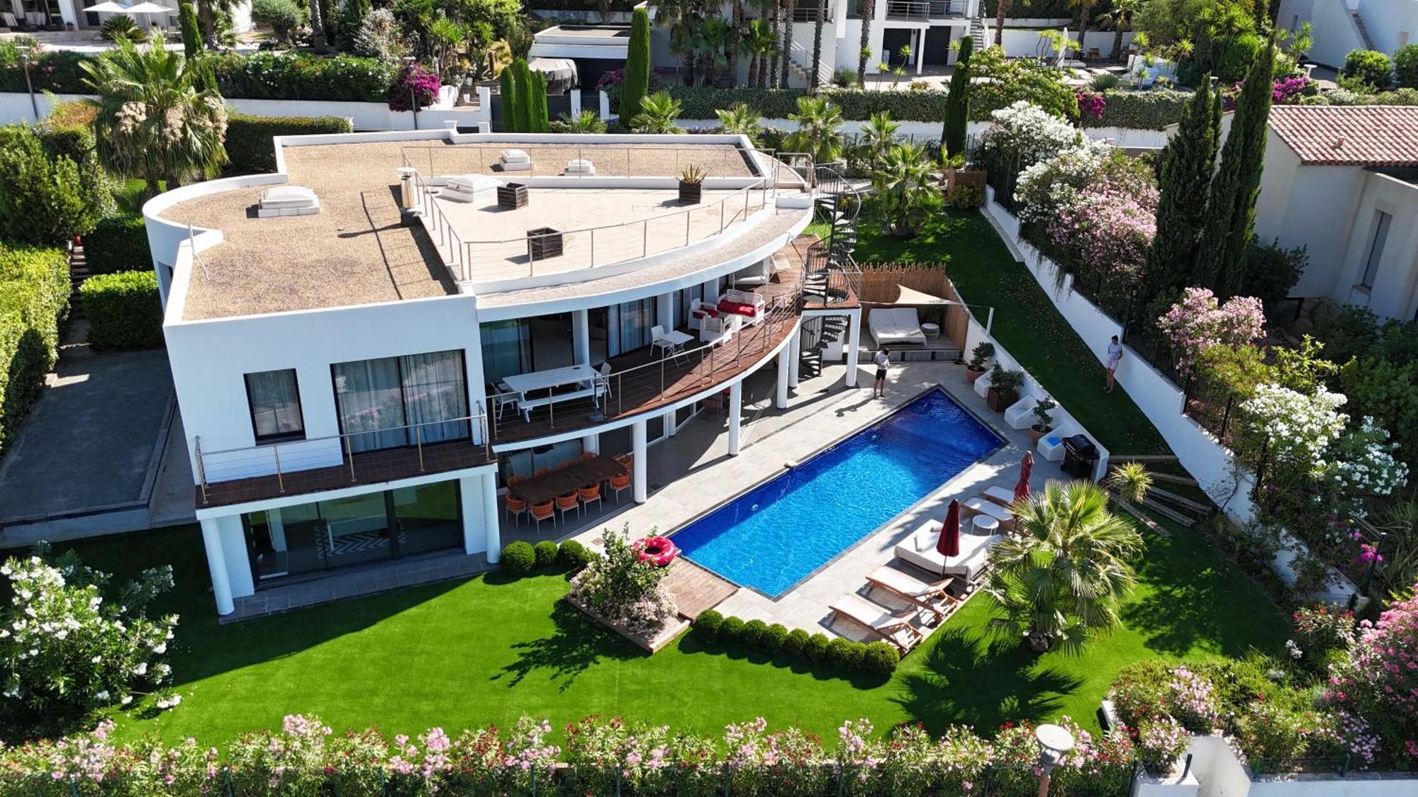 Villa Grande 350 M2, Piscine Chauffee Vue Et Collines, Sur Mer, 10 Personnes *